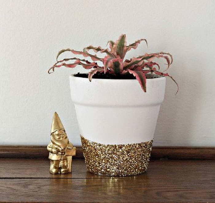 Decorate with colorful glitter