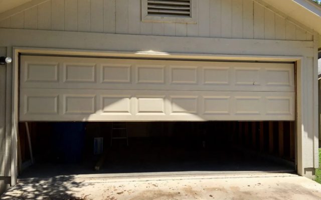  garage door won't open all the way