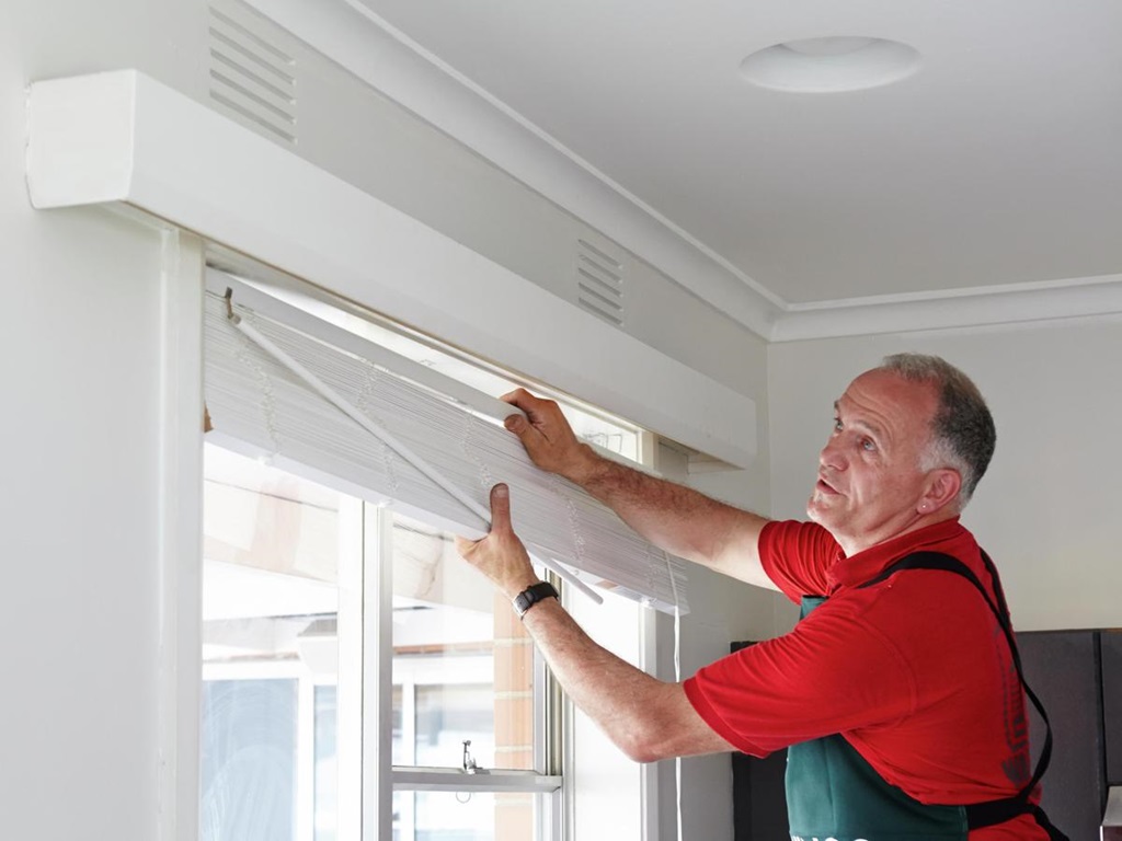 How do you reduce the length of a window blind?