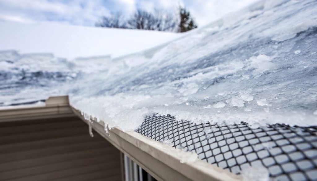 How to Prevent Ice Dams in Freezing Weather