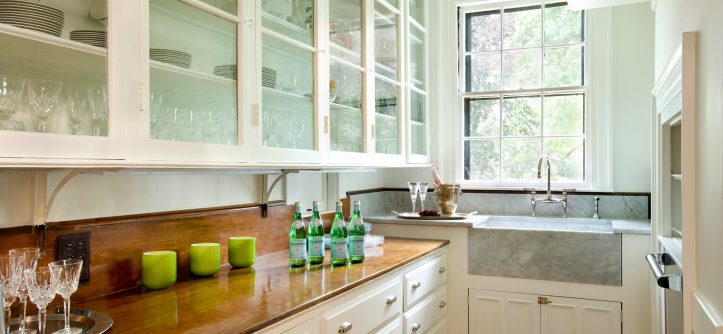 Can small kitchens combine a sitting area with a scullery